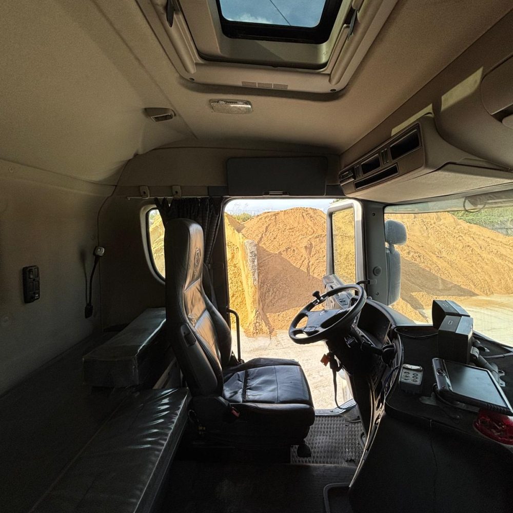 WhatsApp Image 2025-10-08 at 16.21.03 (1)