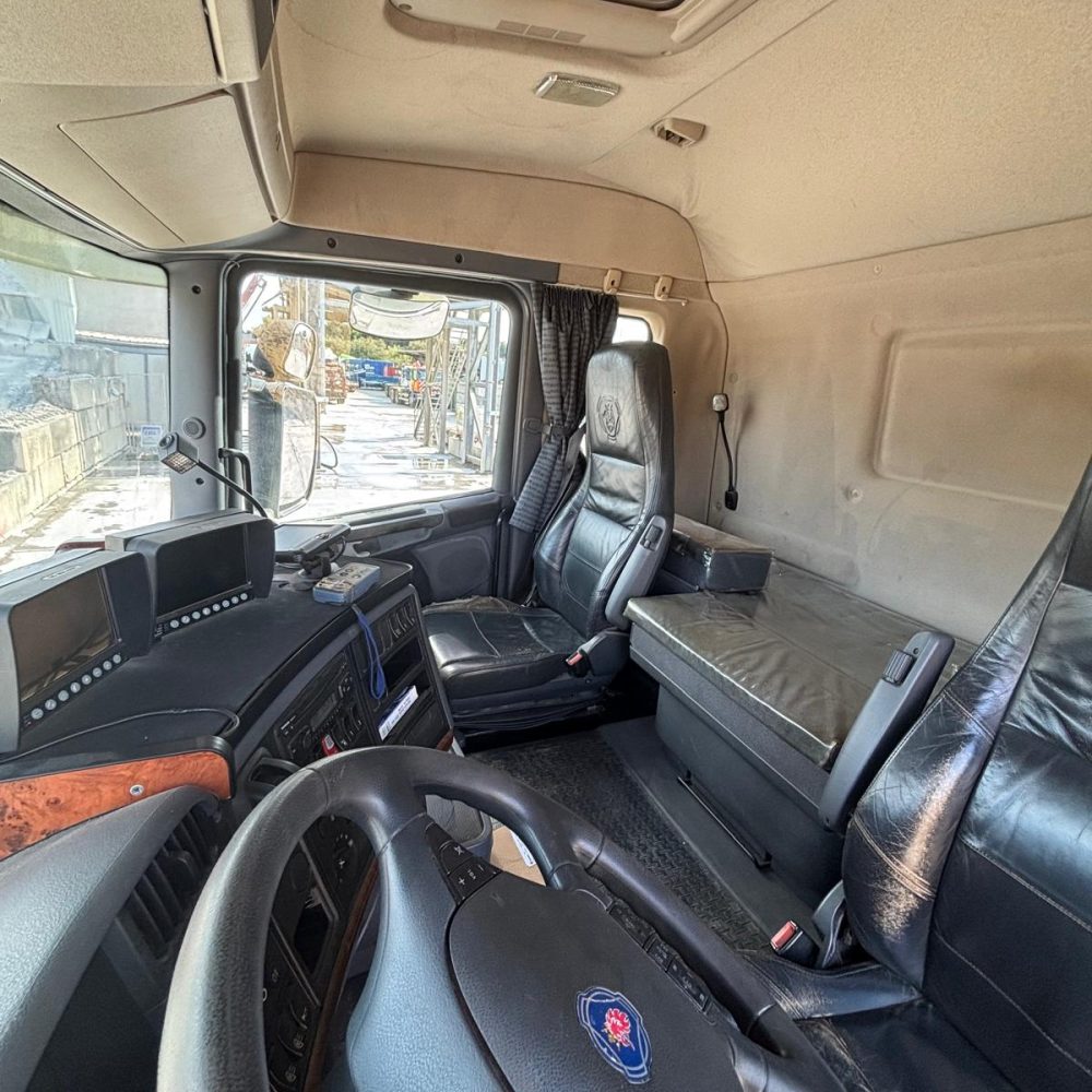 WhatsApp Image 2025-10-08 at 16.21.03