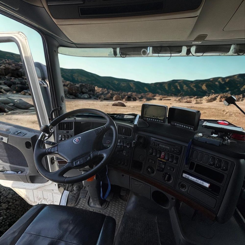 WhatsApp Image 2025-10-08 at 16.21.04